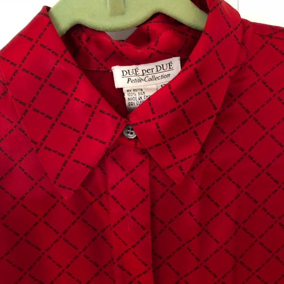 Due per Due Petite  red silk blouse. - Picture 3 of 4